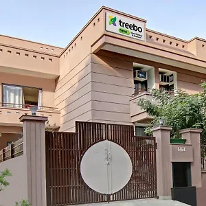 *** Hotel Treebo Trend Amexx Golf Course Road India